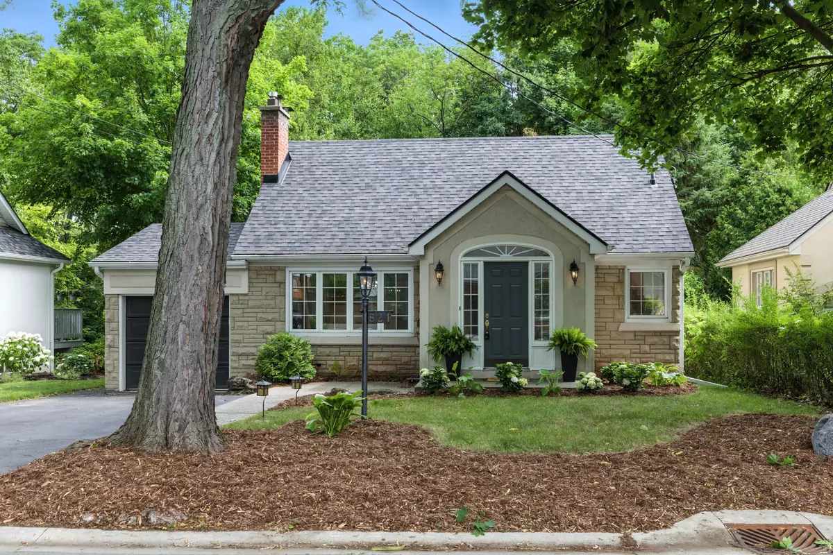 Burlington, ON L7T 2M2,821 SHADELAND AVE