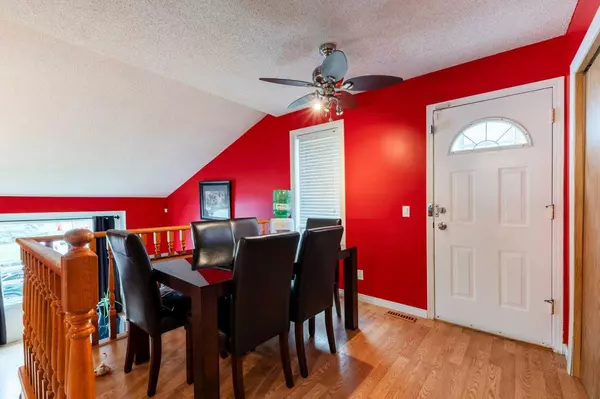Calgary, AB T1Y 6V1,40 Laguna Close NE