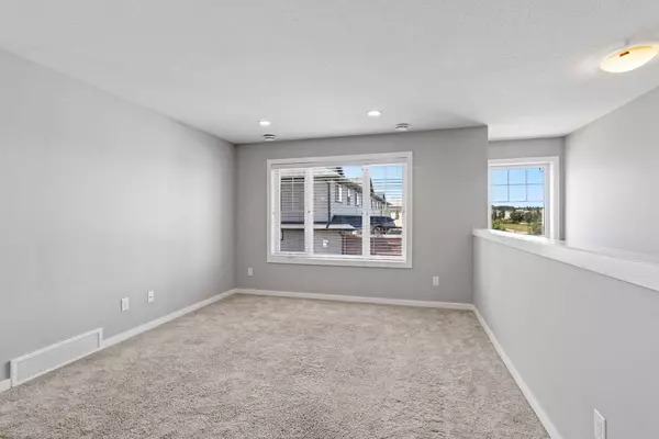 Sylvan Lake, AB T4S 0L9,45 Reid CT #200