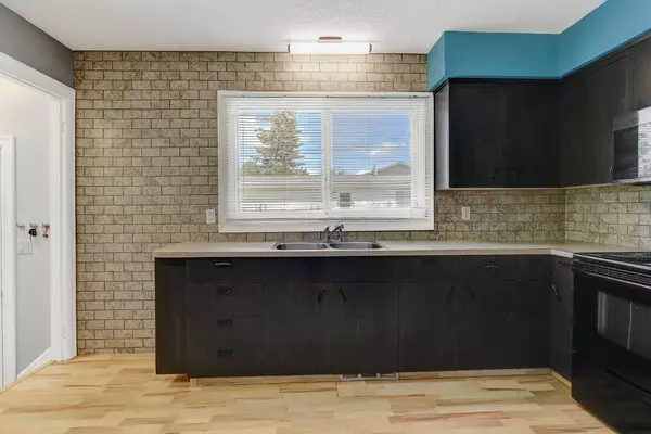 Grande Prairie, AB T8V 3E7,11105 93A ST