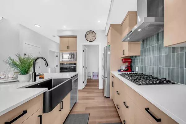 Calgary, AB T2X 5A5,93 Legacy Reach CRES SE