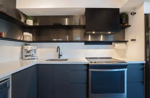 Toronto C01, ON M5V 2K3,775 KING ST W #430W