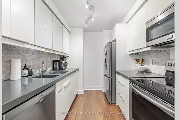 Toronto C09, ON M4T 3A6,5 Rosehill AVE #910