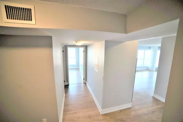 Pickering, ON L1W 0B5,1255 Bayly ST #1604