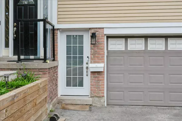 Whitby, ON L1N 3W1,705 Anderson ST