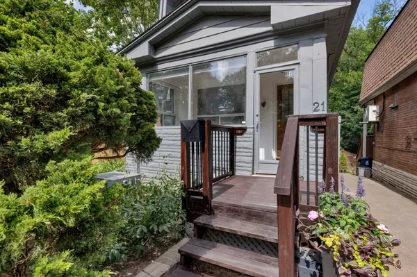 Toronto E02, ON M4C 3V7,21 West Lynn AVE