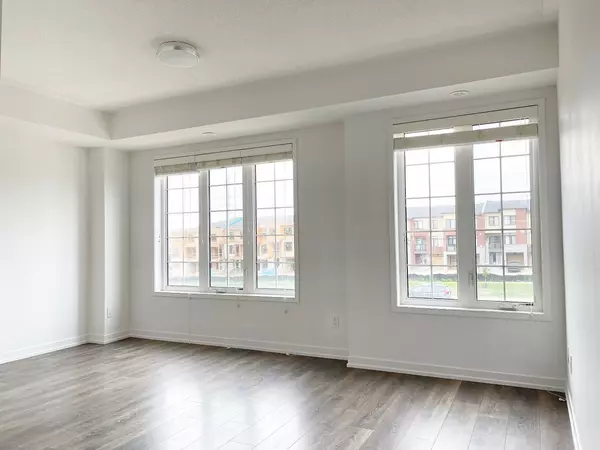 Newmarket, ON L3Y 0E3,227 Harding Park ST