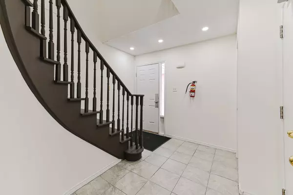 Barrie, ON L4M 5Y6,40 Blair CRES