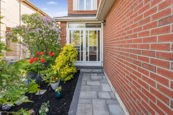 Mississauga, ON L5V 1Z1,5466 Bullrush DR