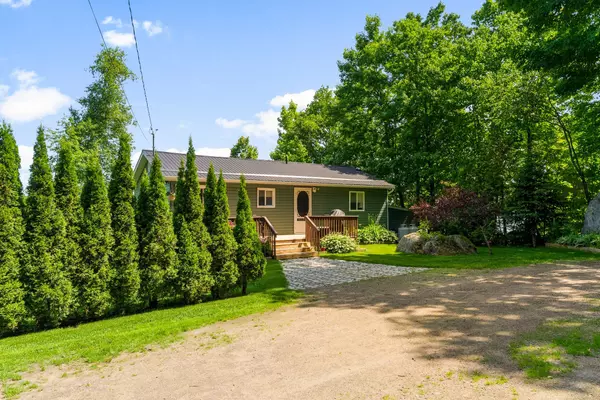 Hastings Highlands, ON K0J 1L0,1128 Kamaniskeg Lake RD