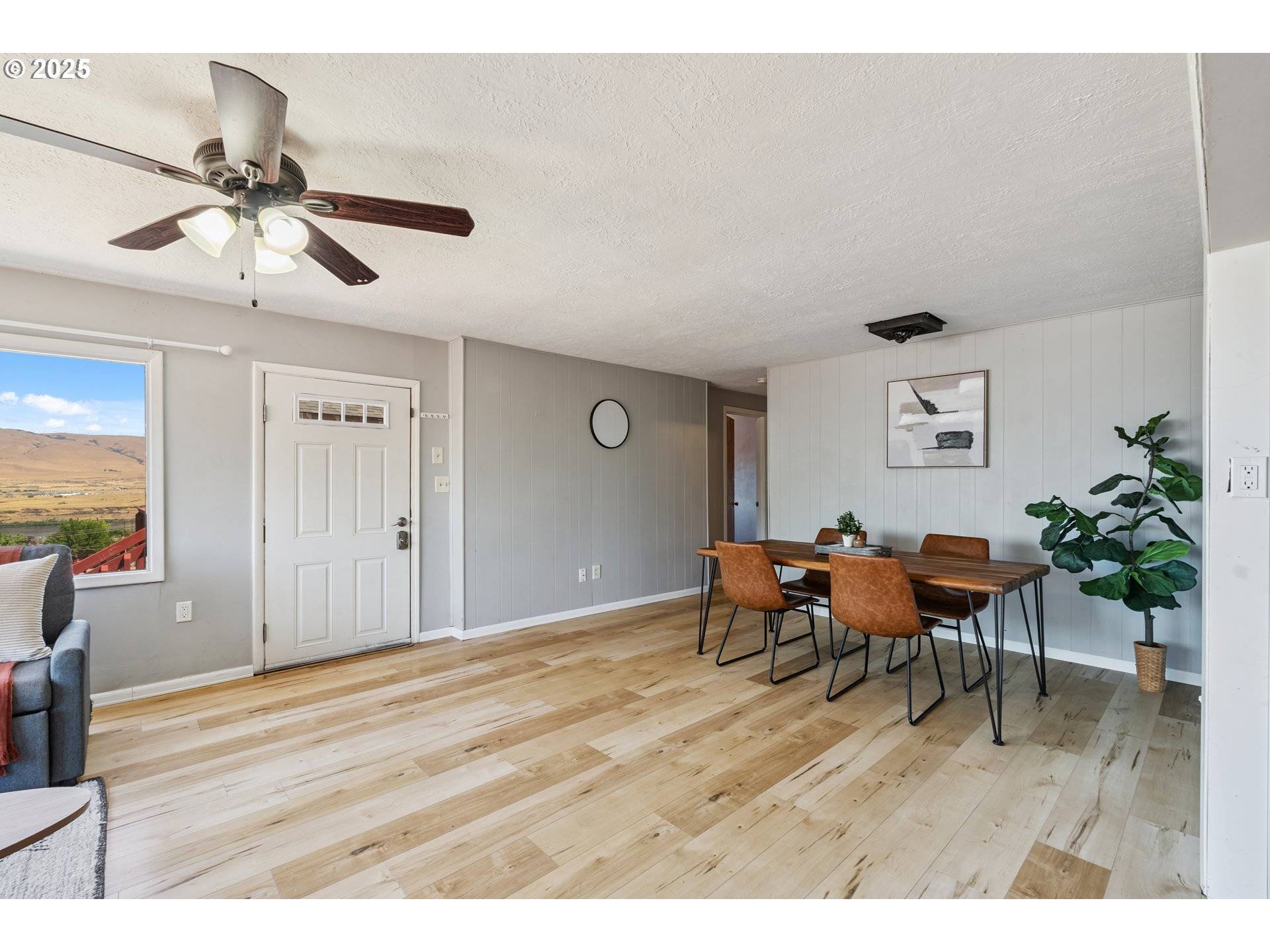 The Dalles, OR 97058,2318 E 13TH ST