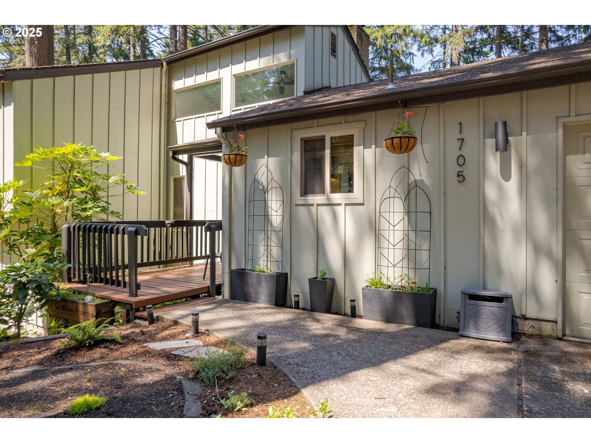 Eugene, OR 97405,1705 CAMEO DR