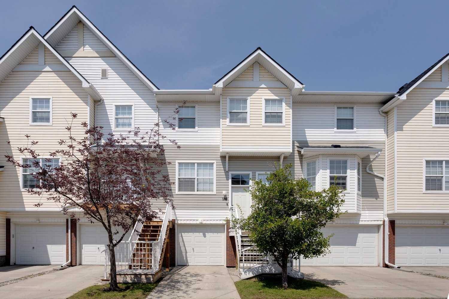 180 Prestwick Acres LN Southeast, Calgary, AB T2Z 3Y2