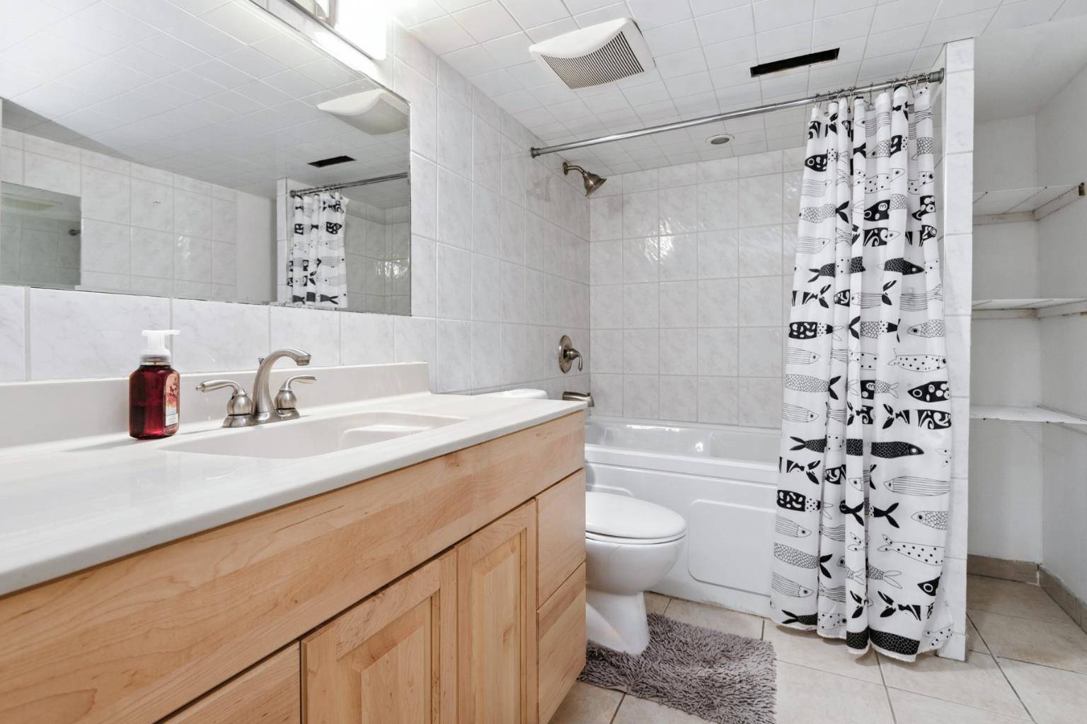 Red Deer, AB T4N 0J5,8 Mckinnon CRES