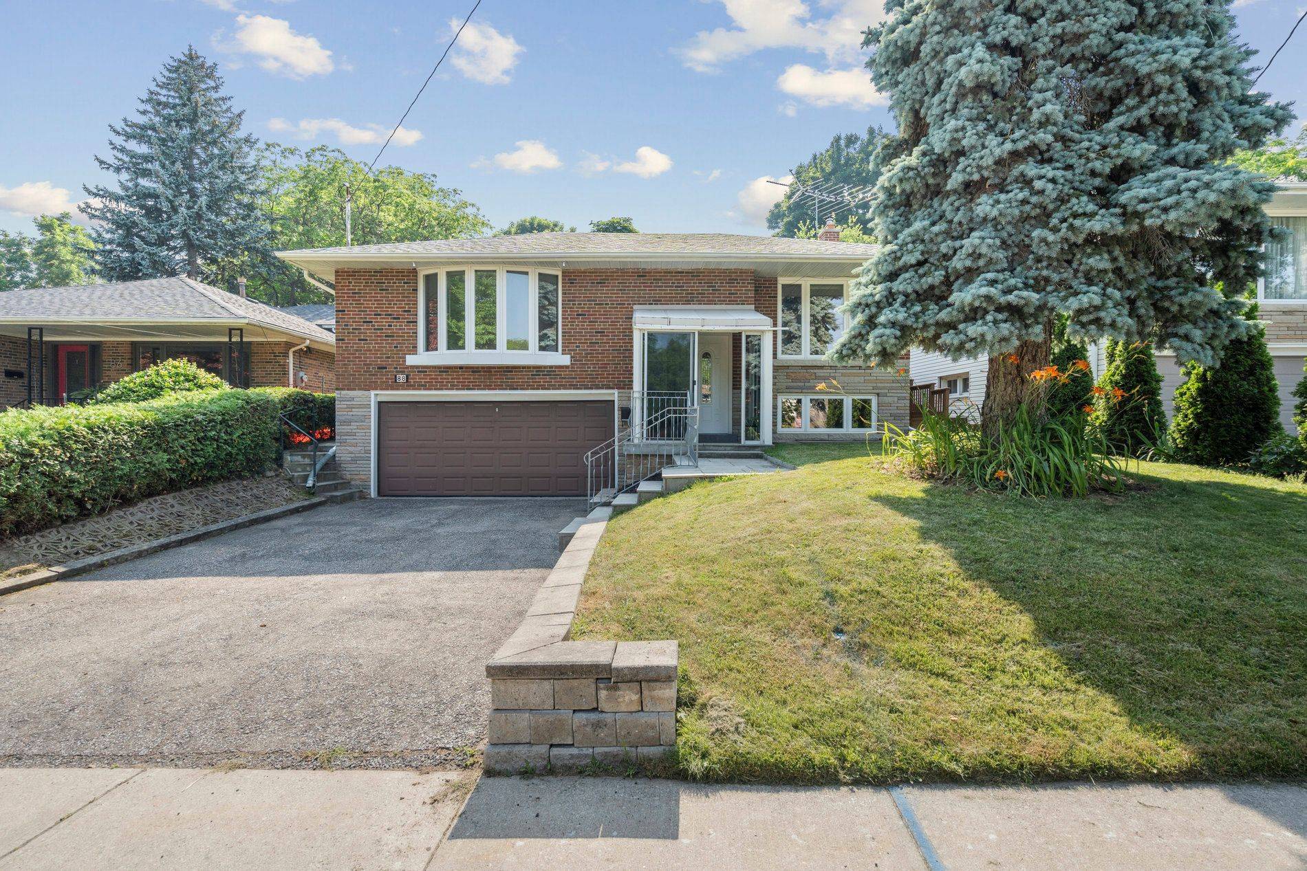 88 Bonnyview DR, Toronto W07, ON M8Y 3G6