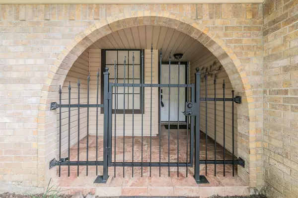 Arlington, TX 76017,4212 Oak Country Drive