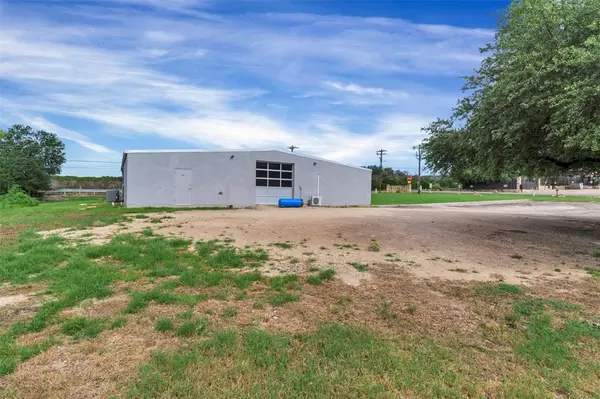 Granbury, TX 76048,1555 Woodmere Trail