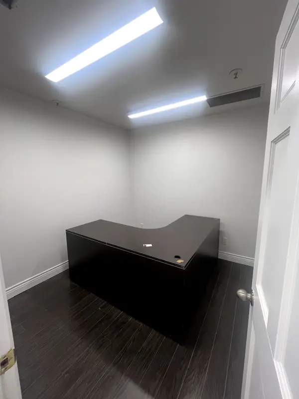 Toronto W10, ON M9W 6M6,14 Steinway BLVD #6