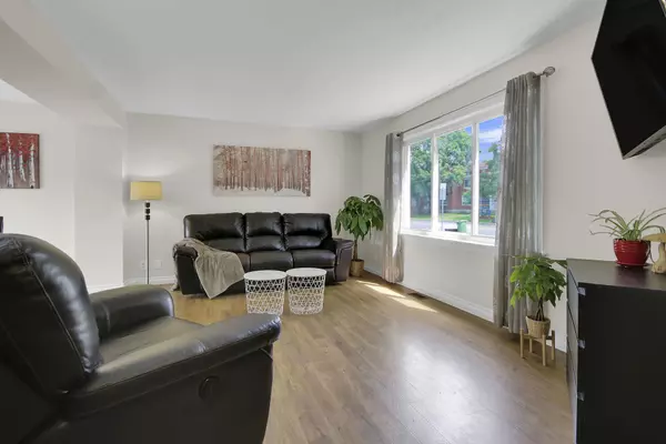 Overbrook - Castleheights And Area, ON K1K 2L2,786 Cummings AVE