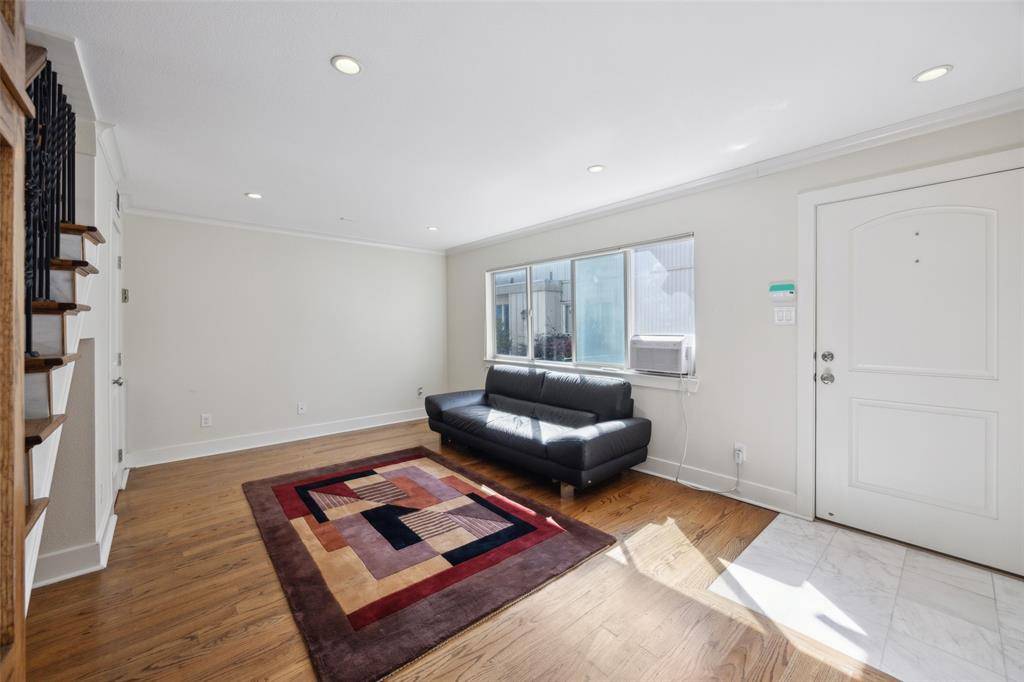 Dallas, TX 75204,4021 Cole Avenue #208
