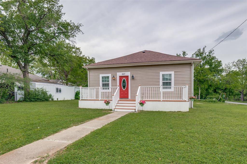 307 E Oak Street, Kaufman, TX 75142