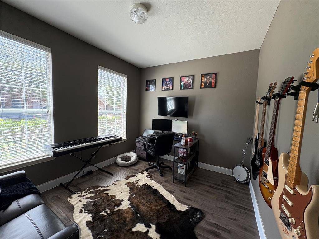 812 Creekside Drive, Little Elm, TX 75068