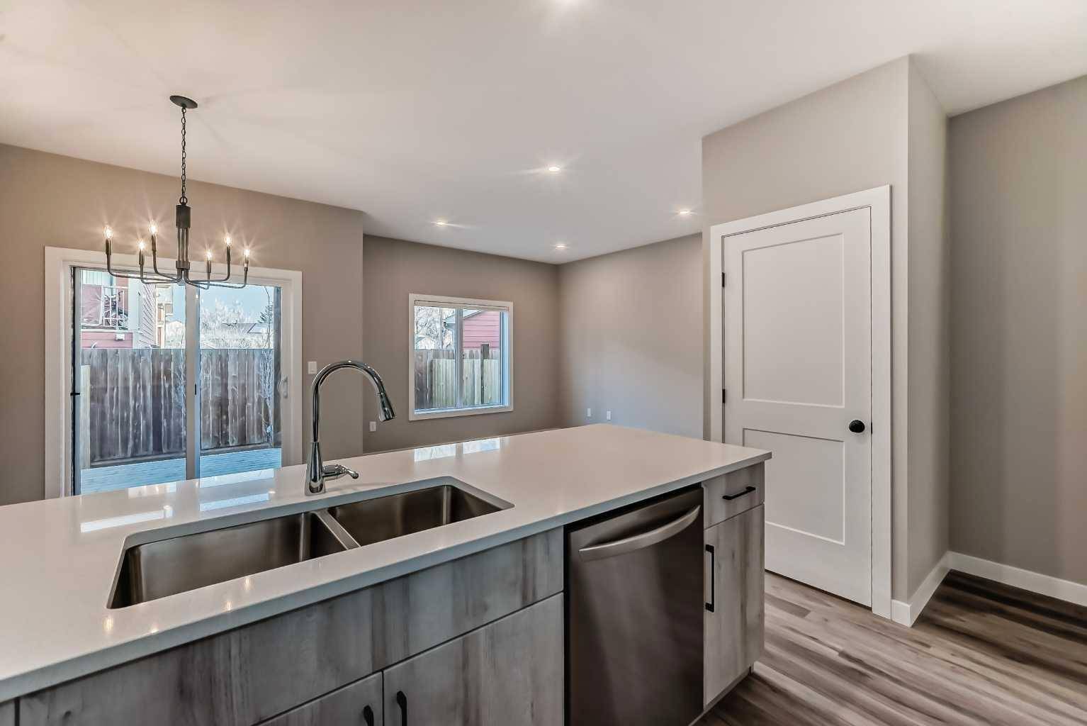 Lethbridge, AB T1H 2C5,1568 Stafford DR N #5