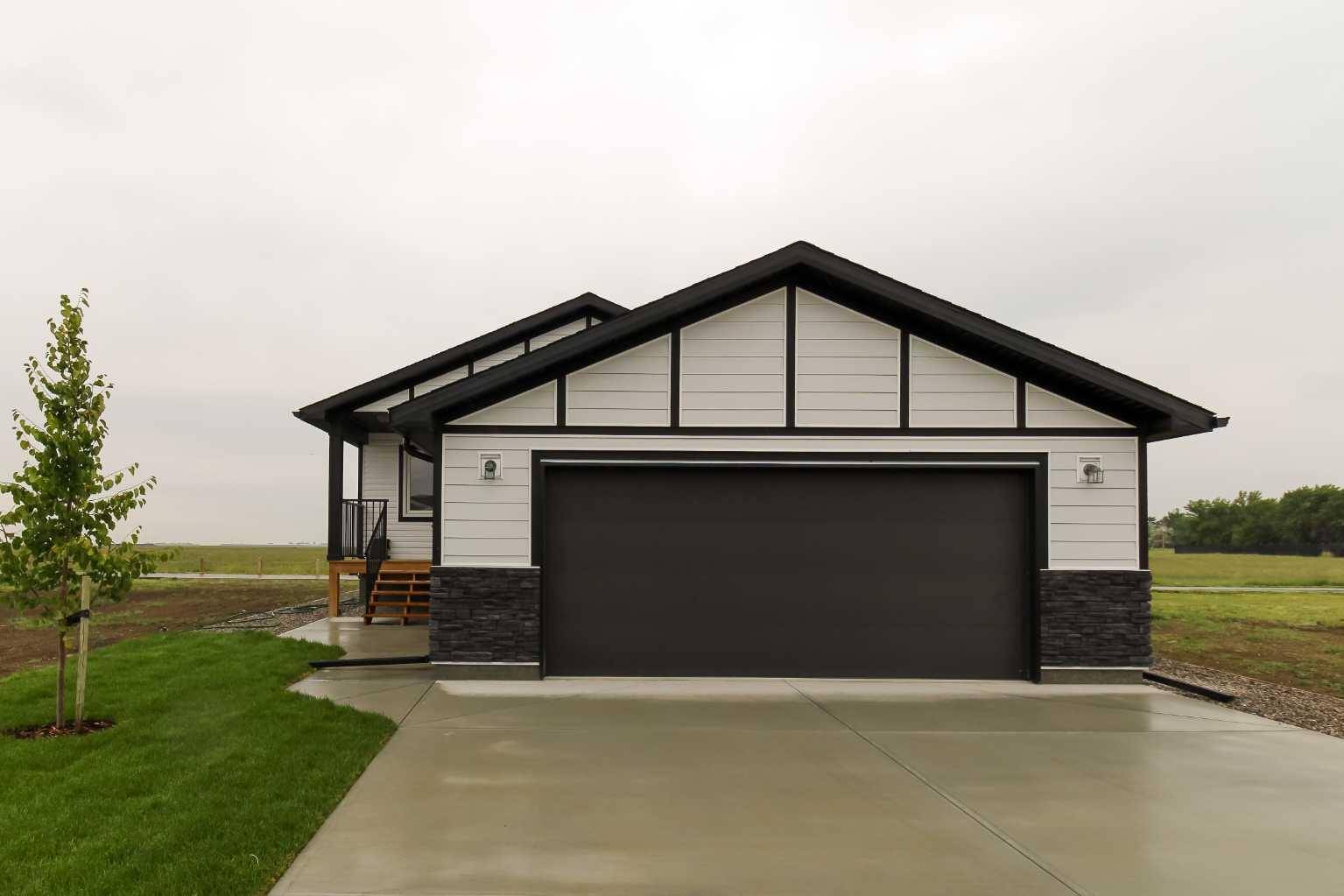 1937 Parkside WAY, Coaldale, AB T1M 0E8