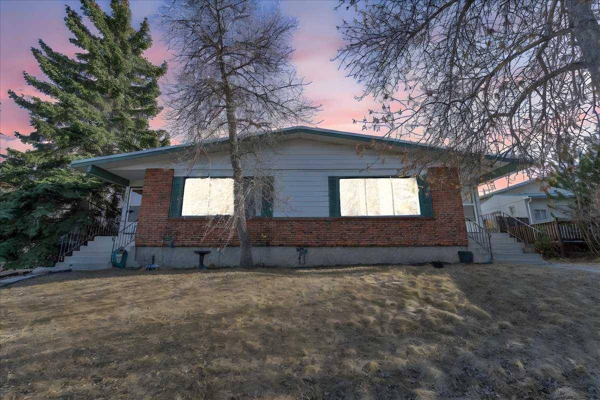 7321 & 7323 Huntertown CRES NW,  Calgary,  AB T2K 4K3