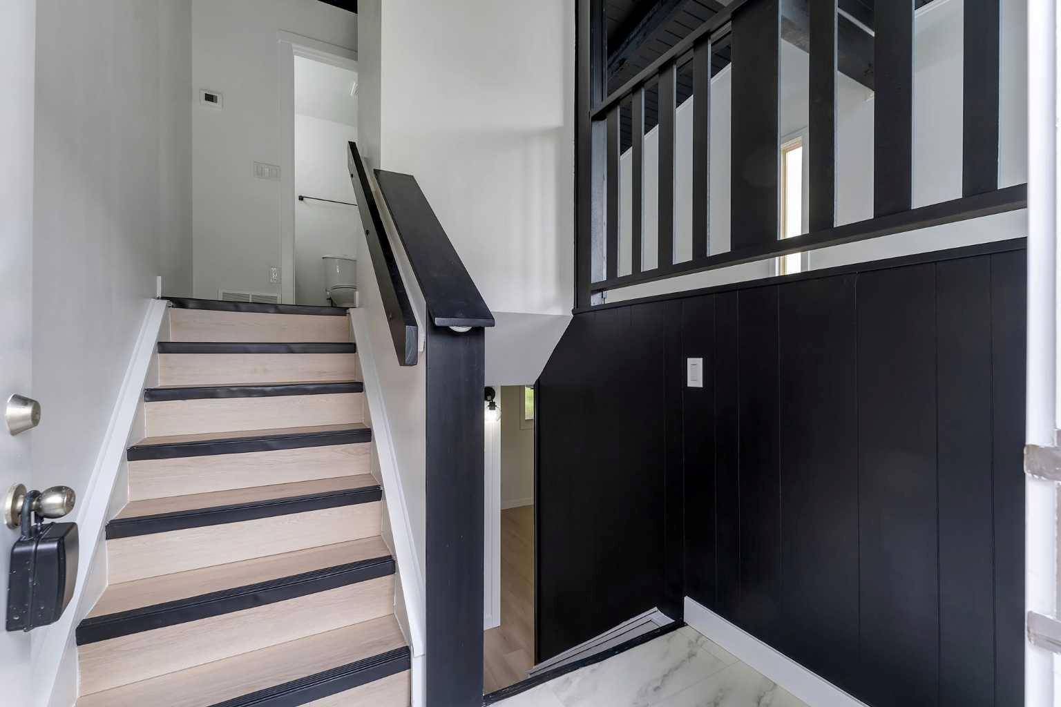Calgary, AB T1Y 2V7,105 Pinemont Bay Northeast