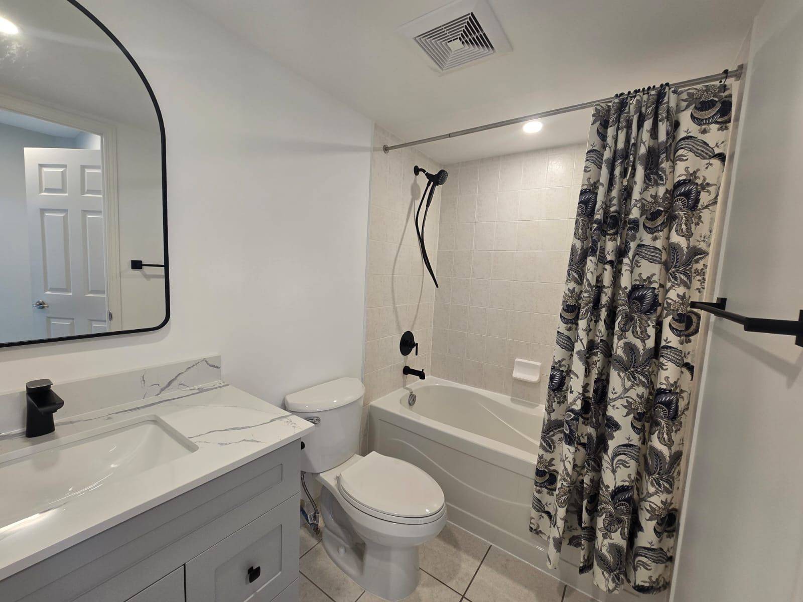 Toronto E09, ON M1H 0A1,68 Grangeway AVE #1701