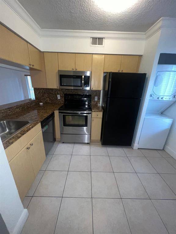Coral Springs, FL 33071,1122 Coral Club Dr #1122