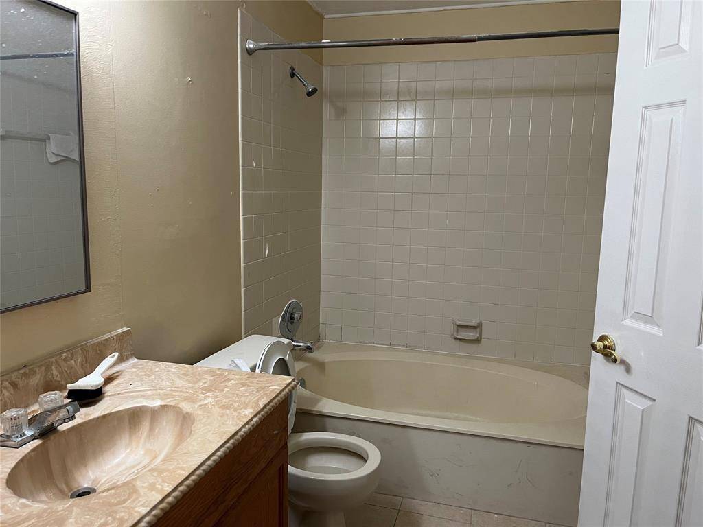 North Lauderdale, FL 33068,1821 Racquet Ct #1821