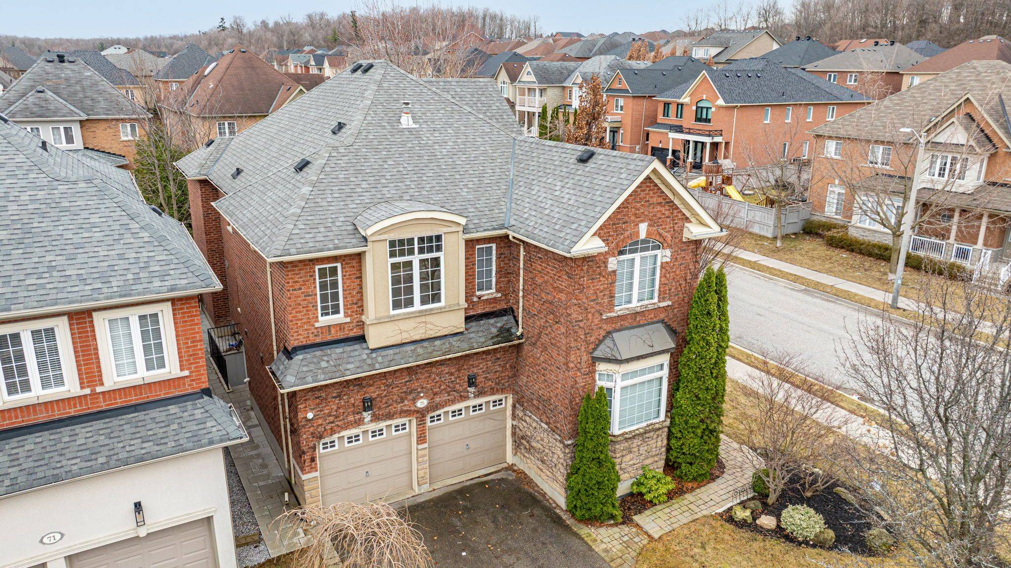 75 Strauss RD, Vaughan, ON L4J 8Z4