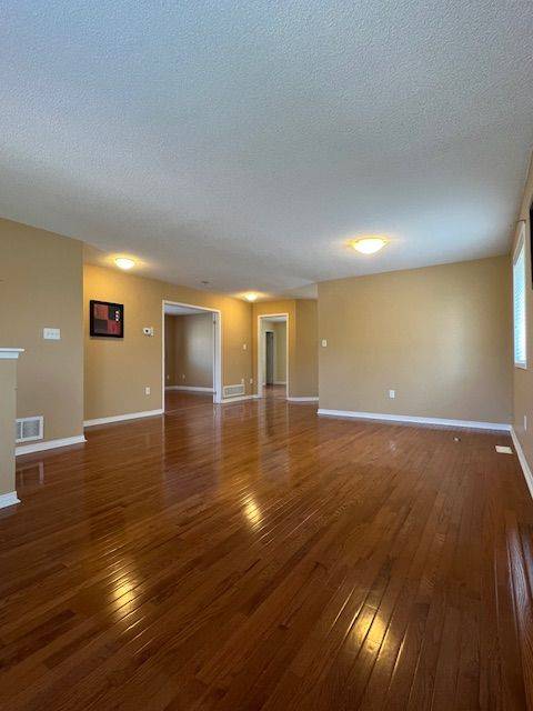 Barrie, ON L4M 7J6,13 Commonwealth RD