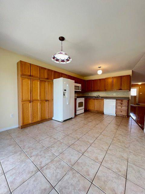 Barrie, ON L4M 7J6,13 Commonwealth RD