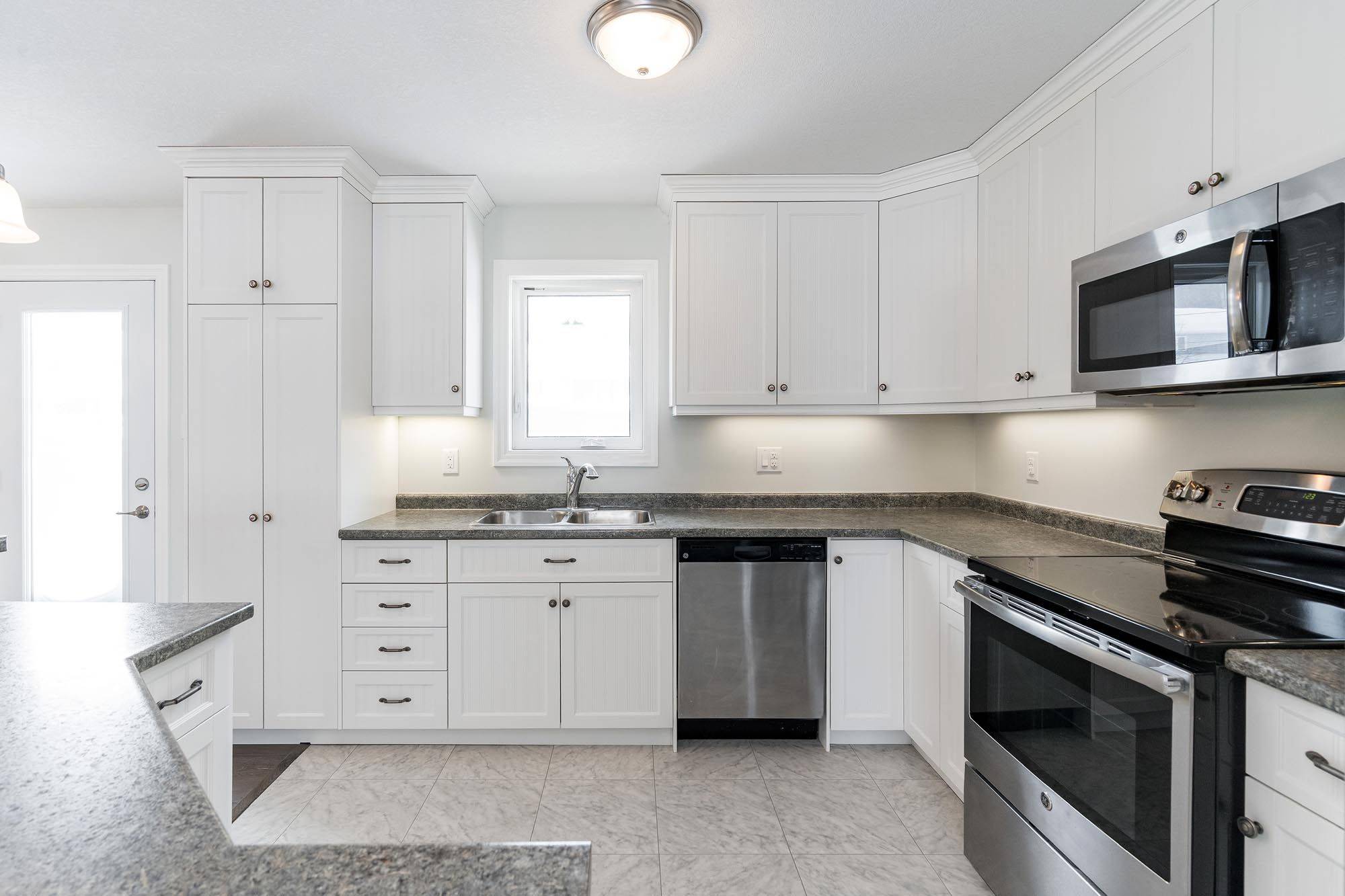 Penetanguishene, ON L9M 0A4,18 Grew CRES