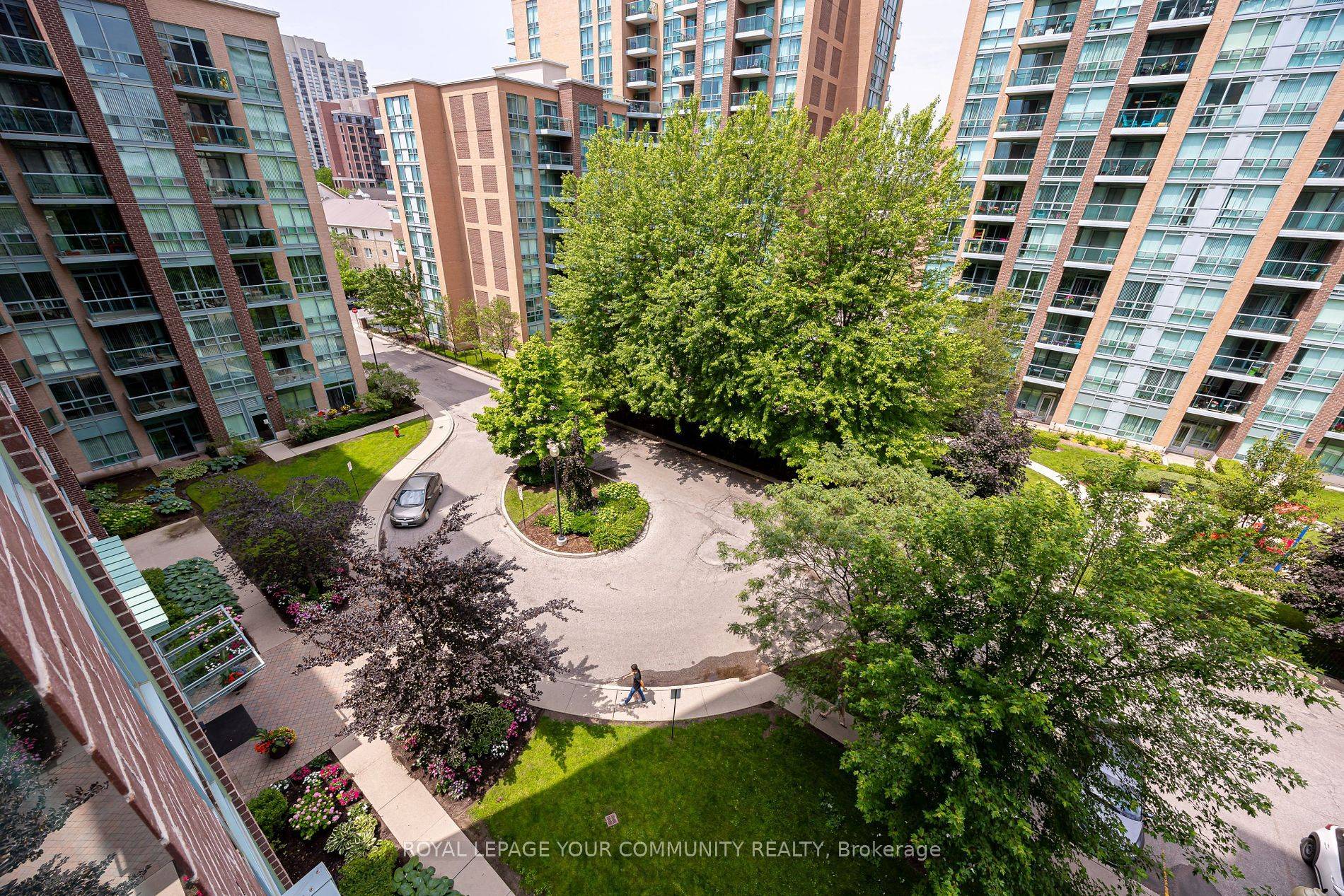 Toronto W08, ON M9A 0A4,7 Michael Power PL #609