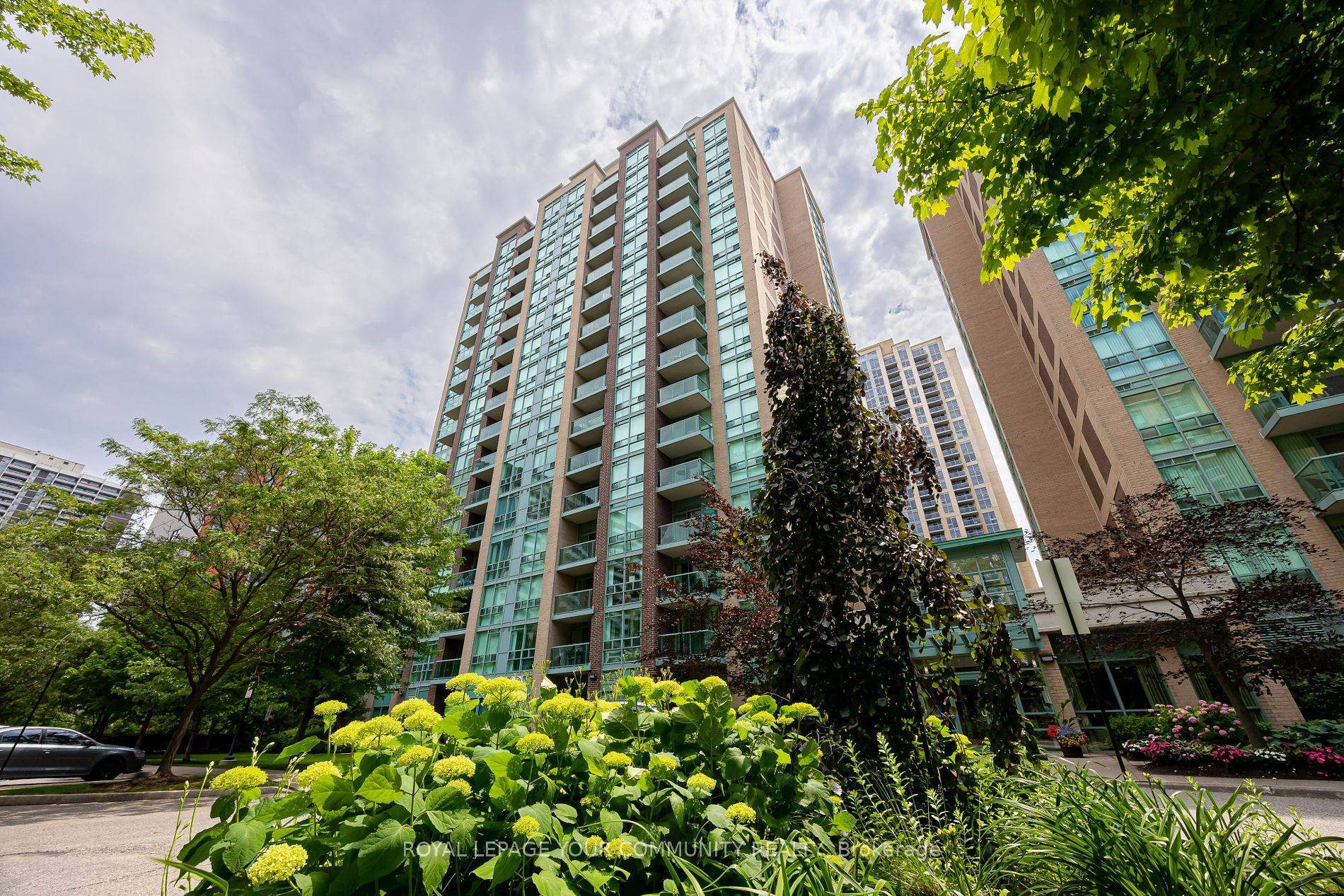 Toronto W08, ON M9A 0A4,7 Michael Power PL #609