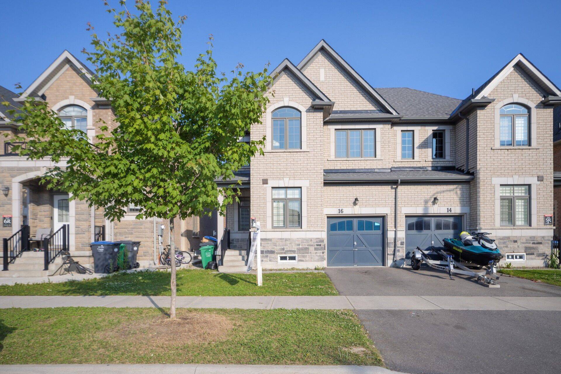 16 Dolobram TRL, Brampton, ON L7A 4Y1