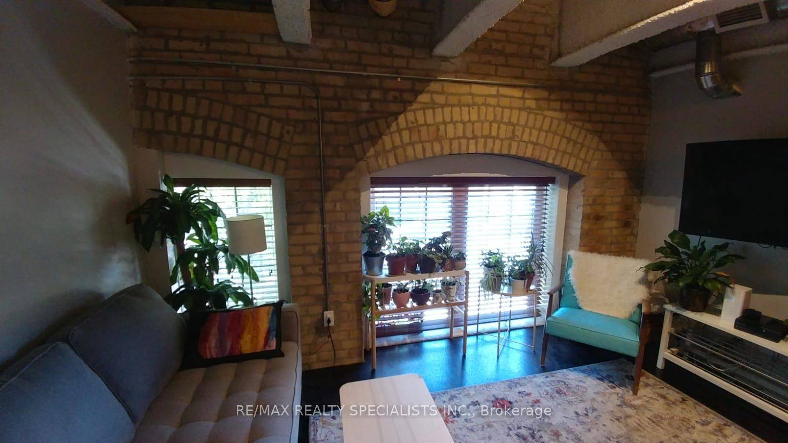 Toronto W02, ON M6H 4K1,1100 Lansdowne AVE #201