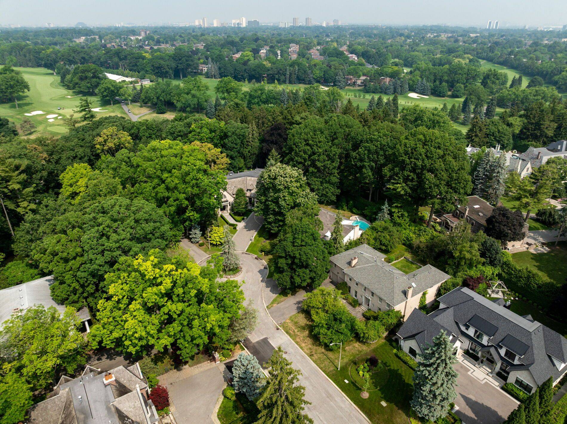 7 Woodmere CT, Toronto W08, ON M9A 3J1