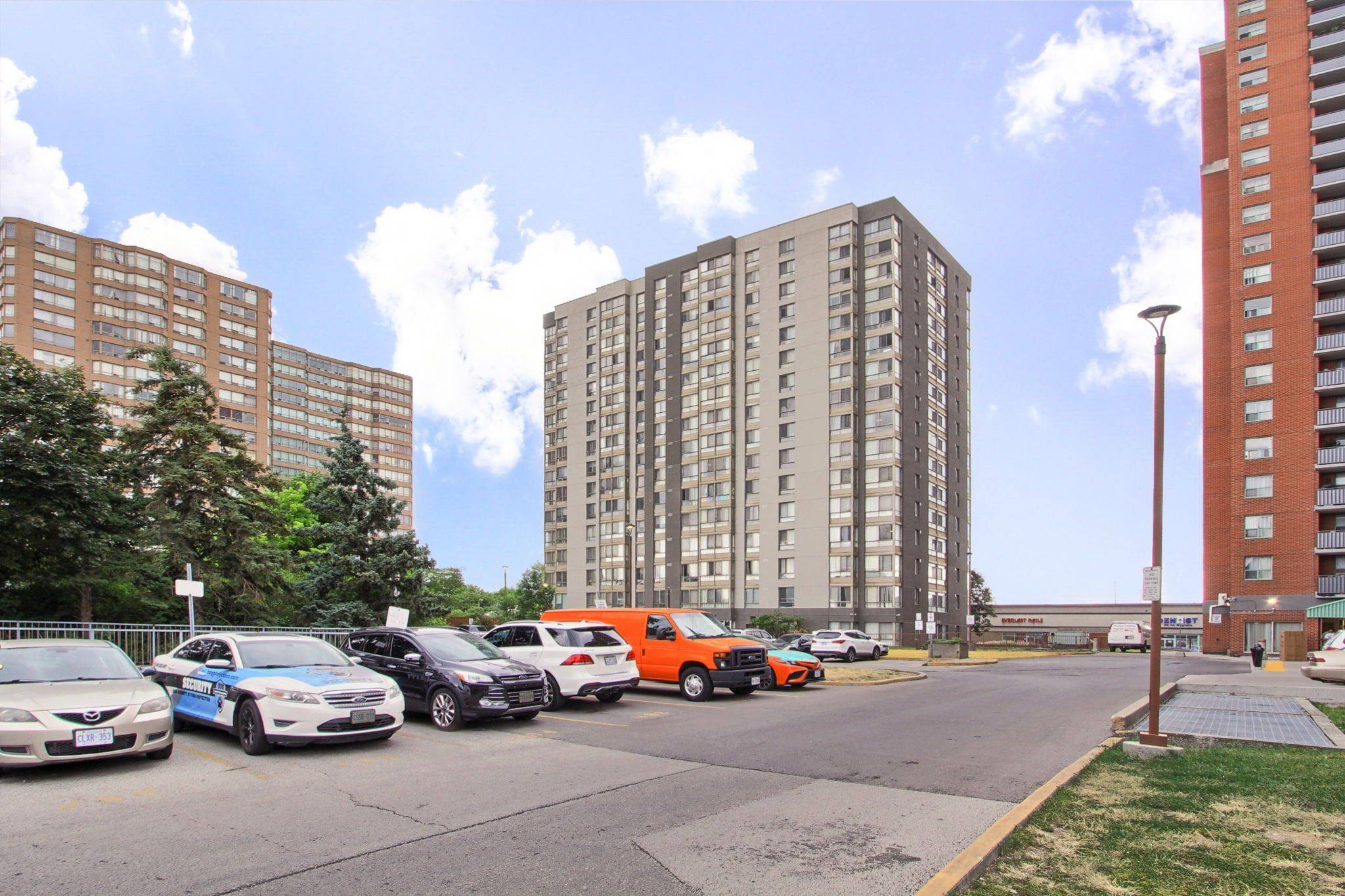 Toronto W04, ON M6M 5E7,2470 Eglinton AVE #1205