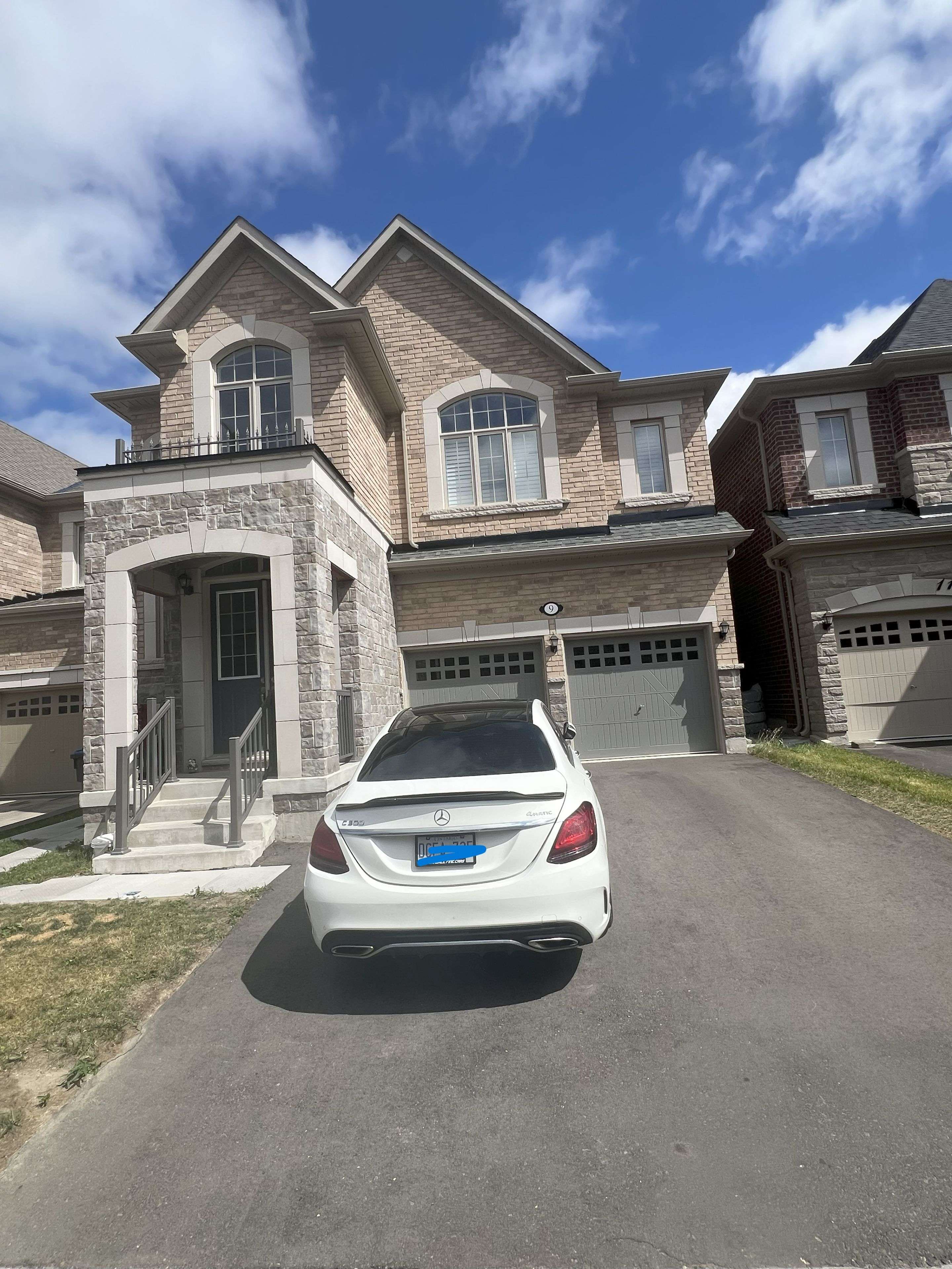 9 Junior RD, Brampton, ON L7A 5J4