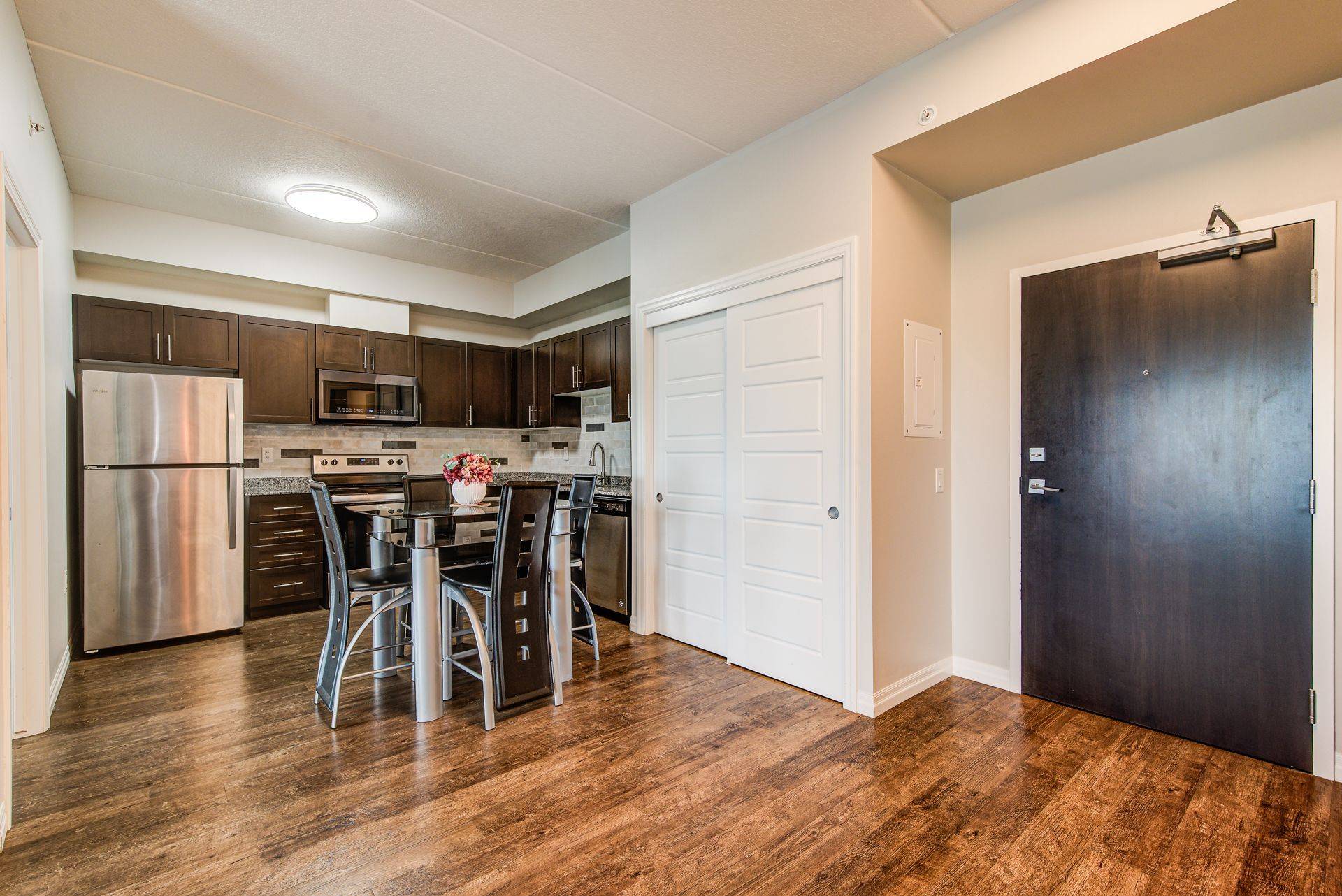Guelph, ON N1L 0J4,35 Kingsbury SQ #327