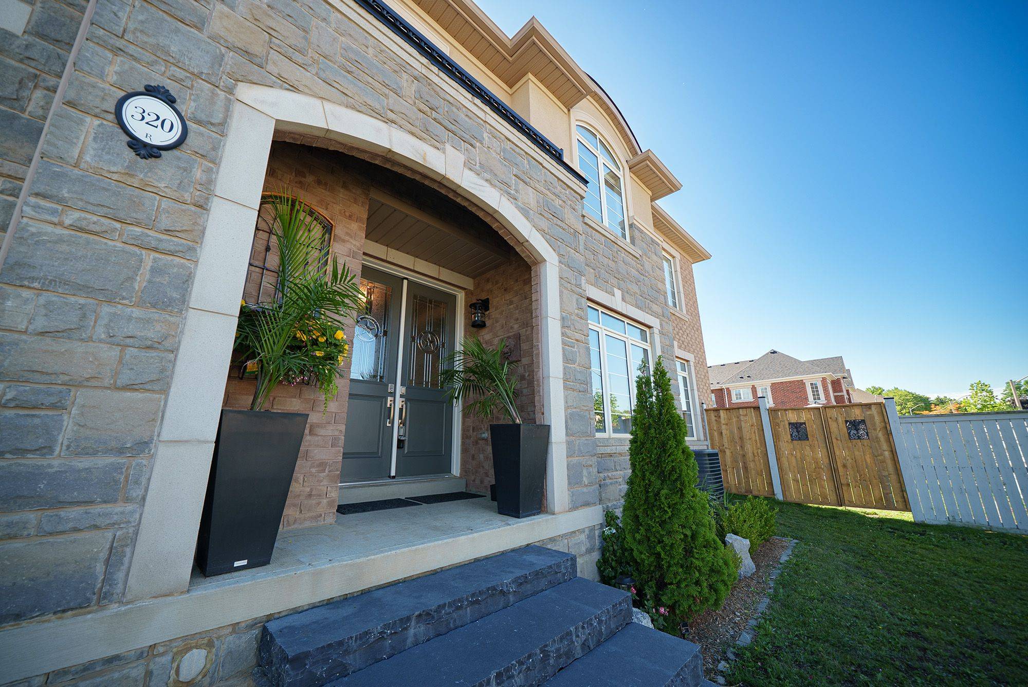 Hamilton, ON L9K 0J8,320 Raymond RD