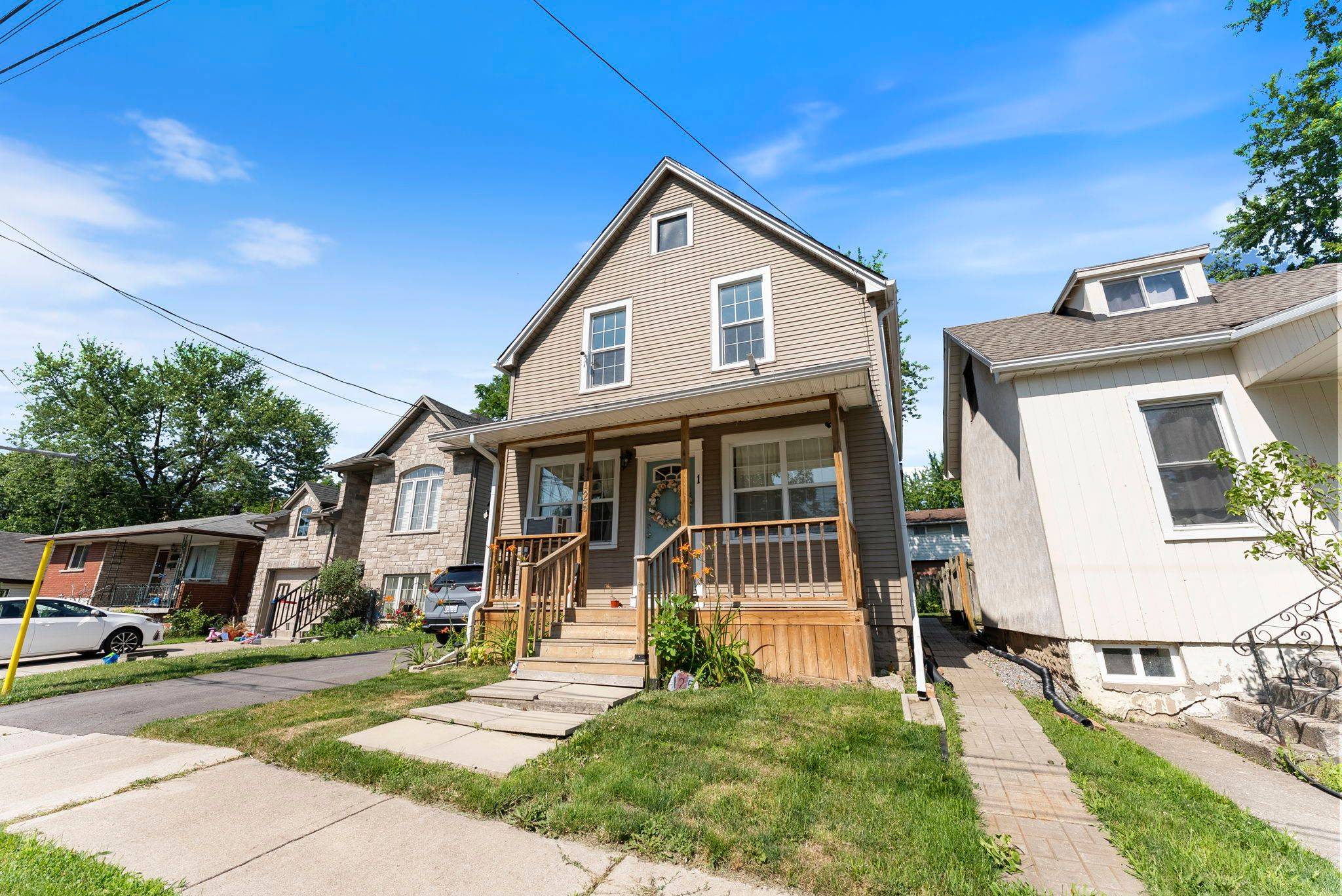 Thorold, ON L2V 1B2,125 Peel ST #Upper Unit