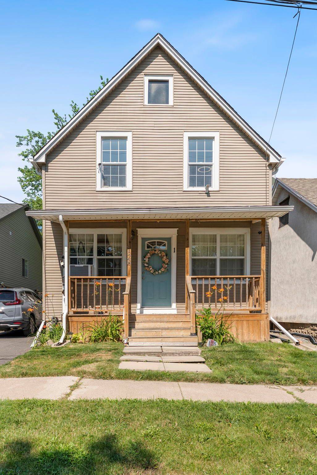 Thorold, ON L2V 1B2,125 Peel ST #Upper Unit
