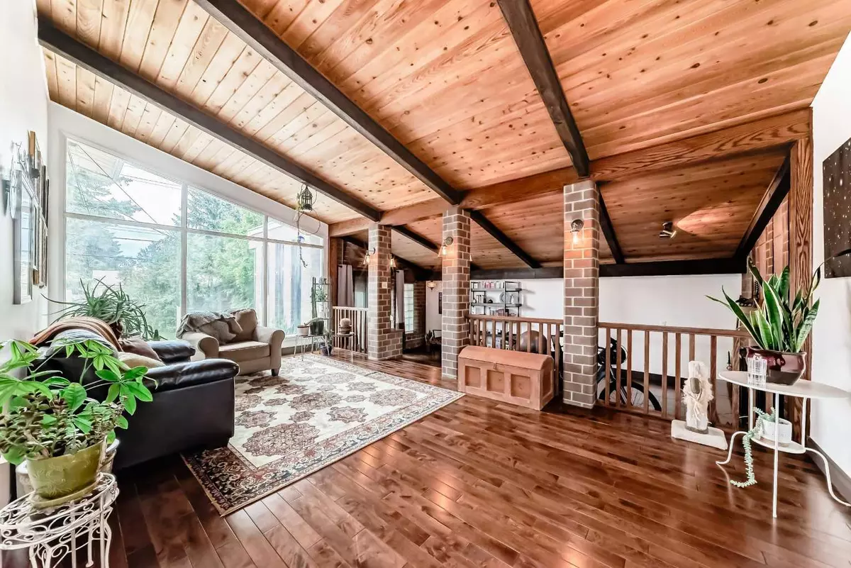 Calgary, AB T2W 2T6,10 Southampton DR SW