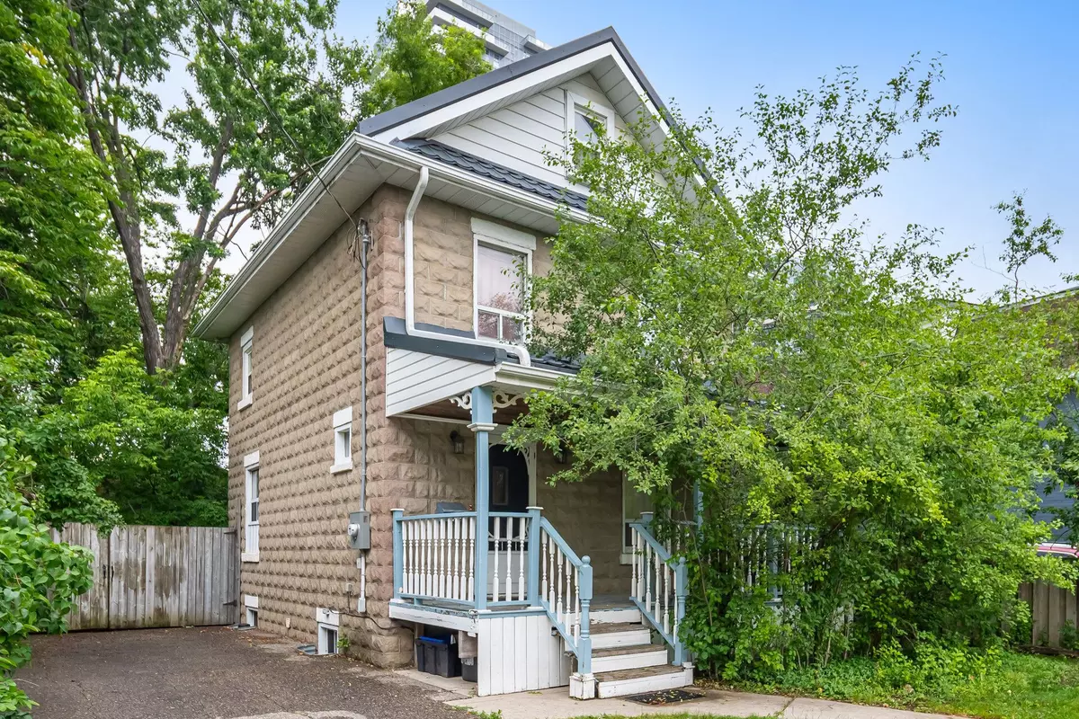 Brampton, ON L6W 1Y8,24 Hillcrest AVE
